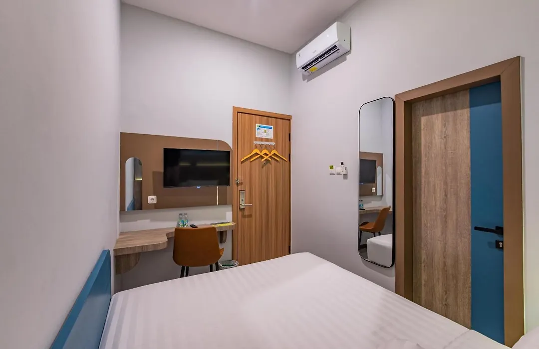 Front One Budget Hotel Tirtonadi Solo-1