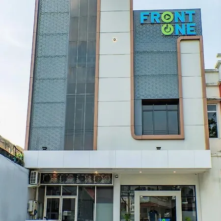 Front One Budget Hotel Tirtonadi Solo-2
