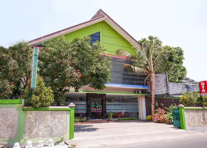 Mawar Indah Hotel Near Stasiun Balapan Solo Mitra Reddoorz