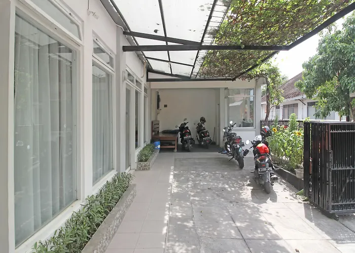 Reddoorz Near Solo Balapan Station