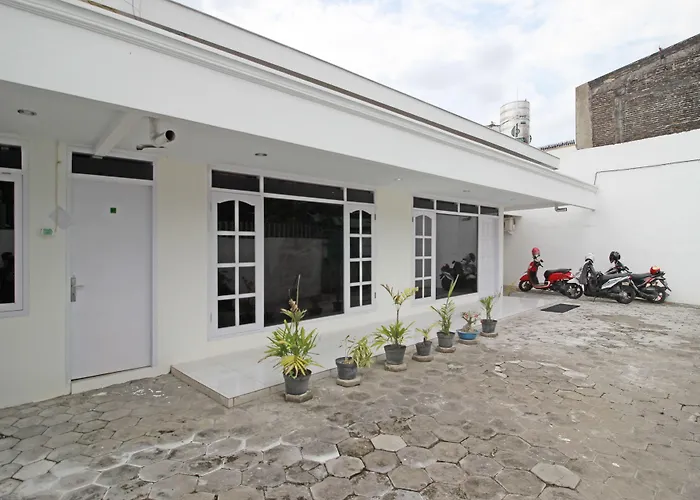Reddoorz Near Terminal Tirtonadi